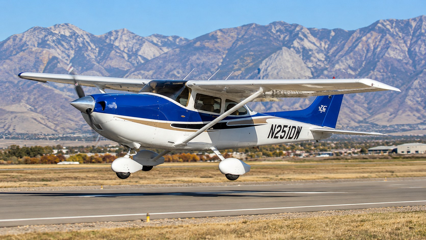 Cessna 182 N251DW